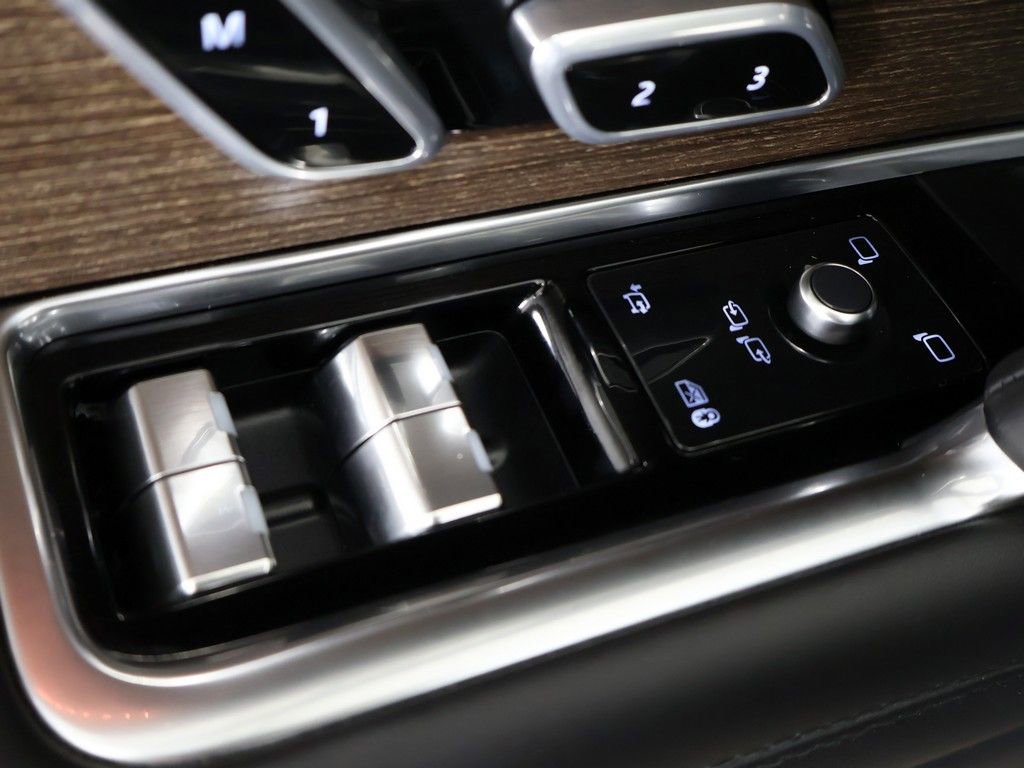 Used 2025 Land Rover Range Rover Autobiography AWD/4WD image 47