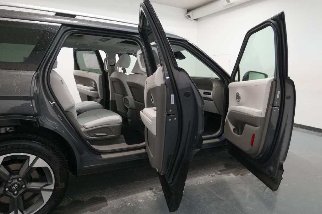 Used 2026 Hyundai Palisade Limited AWD/4WD image 39