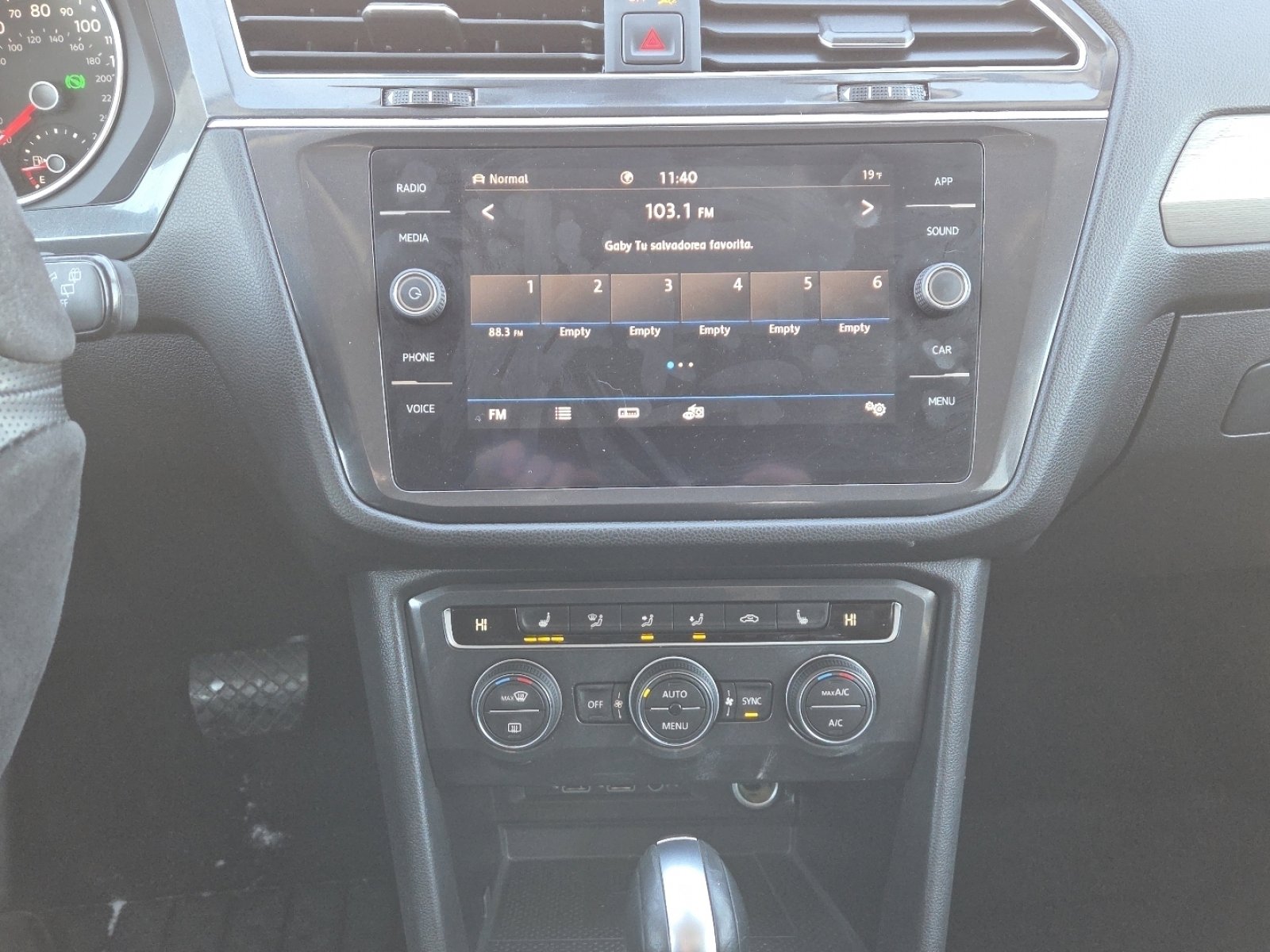 Used 2020 Volkswagen Tiguan SE image 25