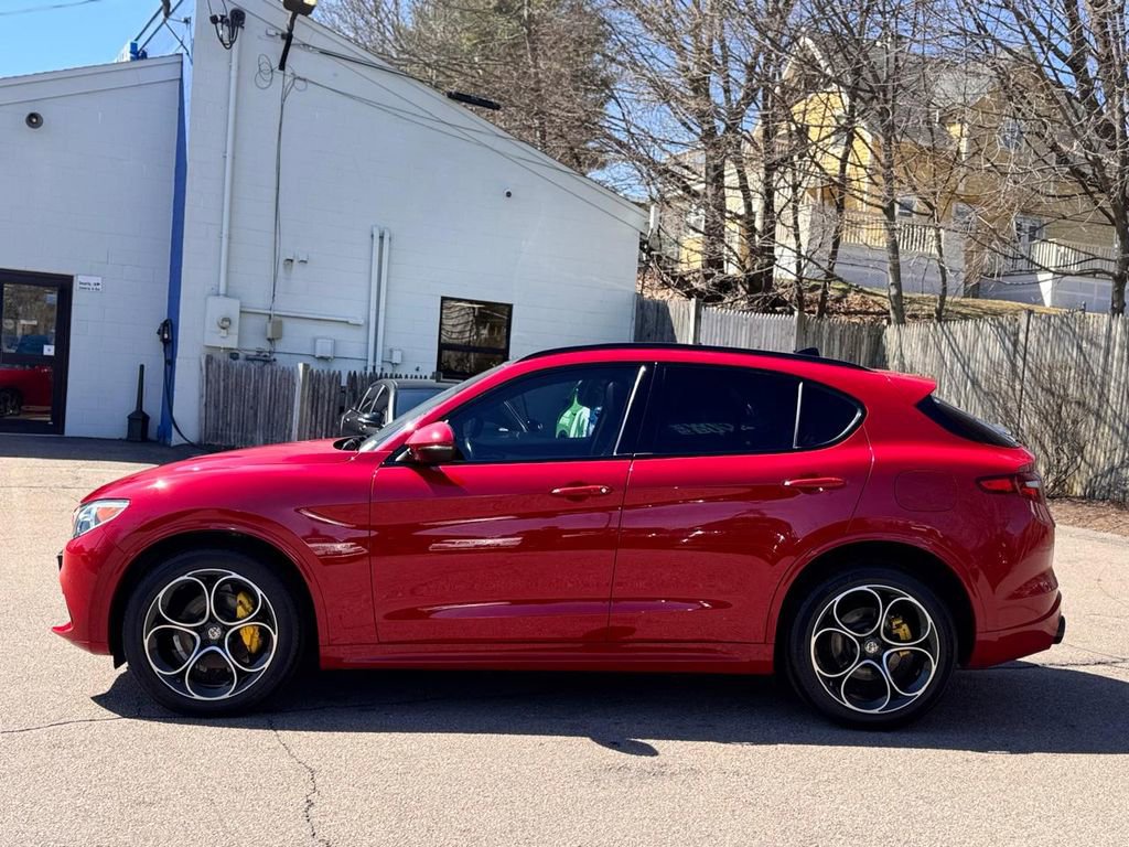 Used 2021 Alfa Romeo Stelvio Ti Sport image 3