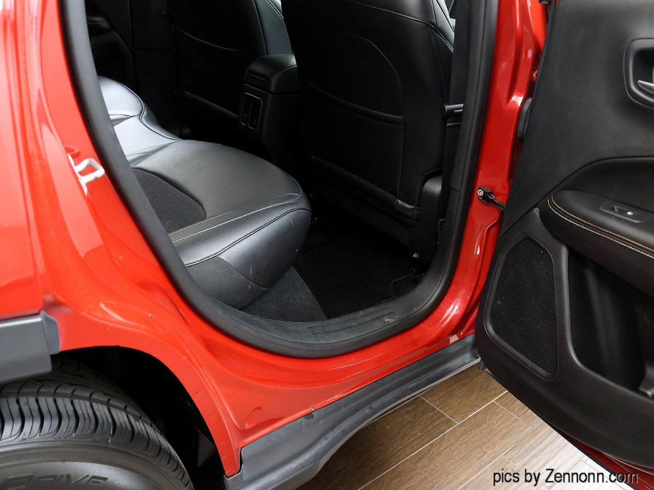 Used 2019 Jeep Compass Latitude FWD image 24