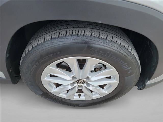 Used 2022 Toyota Corolla Cross LE w/ Moonroof Package image 10