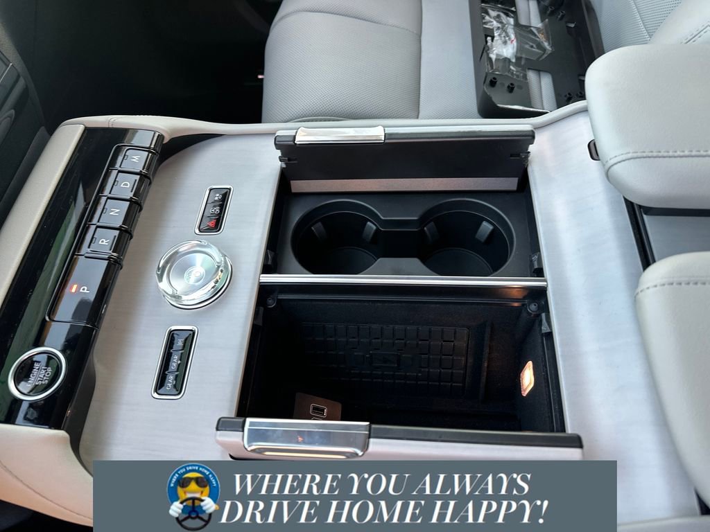 New 2026 Lincoln Navigator Premiere image 17