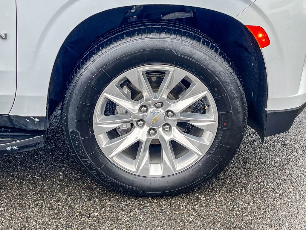 Used 2023 Chevrolet Suburban Premier image 13