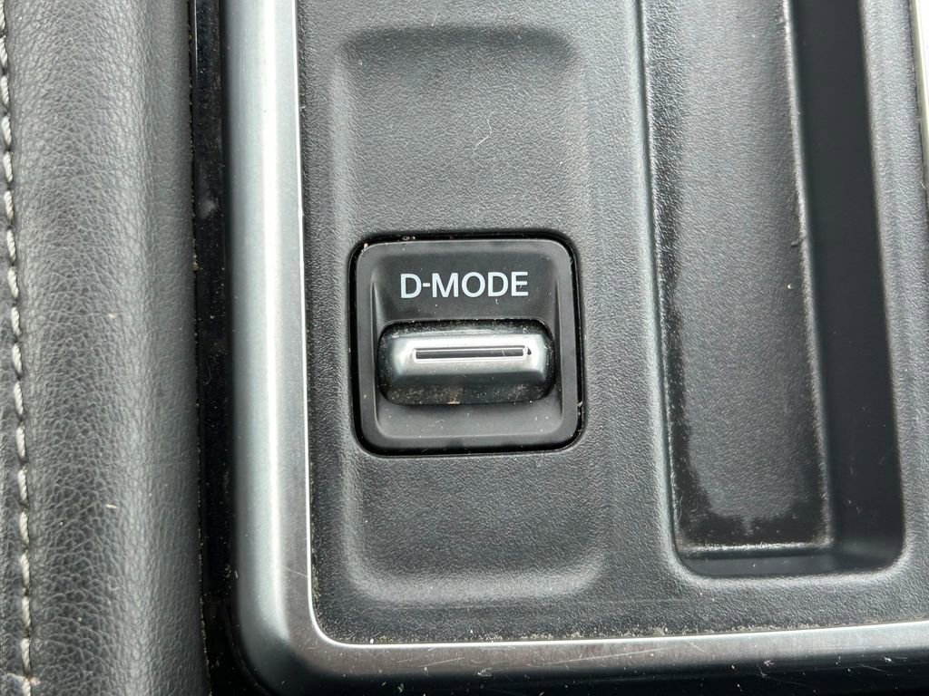 Used 2024 Nissan Pathfinder SV image 30