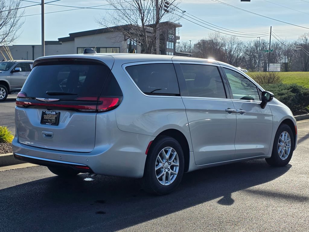 New 2026 Chrysler Pacifica Select image 6