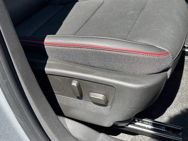 Used 2023 Buick Envision Essence w/ Sport Touring Package image 11