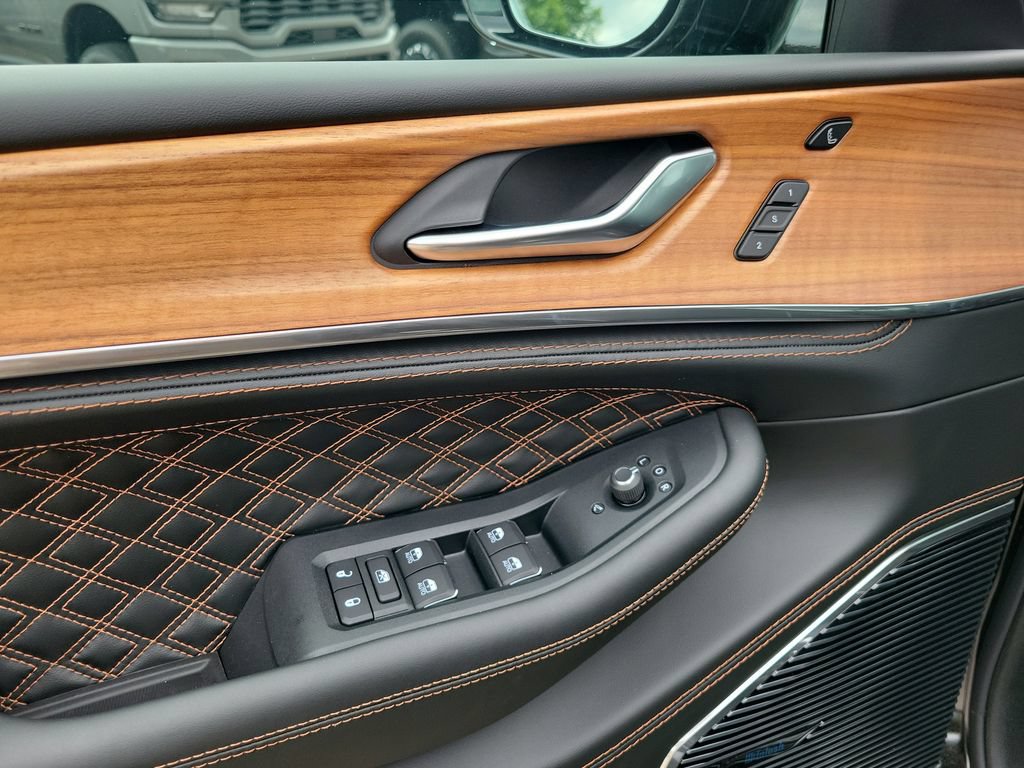 New 2026 Jeep Grand Cherokee Summit AWD/4WD image 14