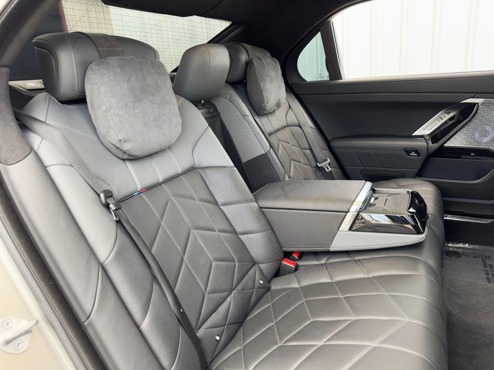 Used 2023 BMW i7 xDrive60 image 51