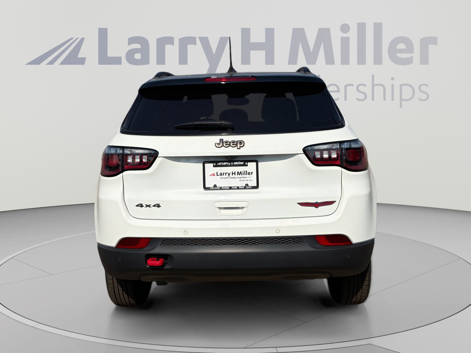 Used 2024 Jeep Compass Trailhawk AWD/4WD image 5