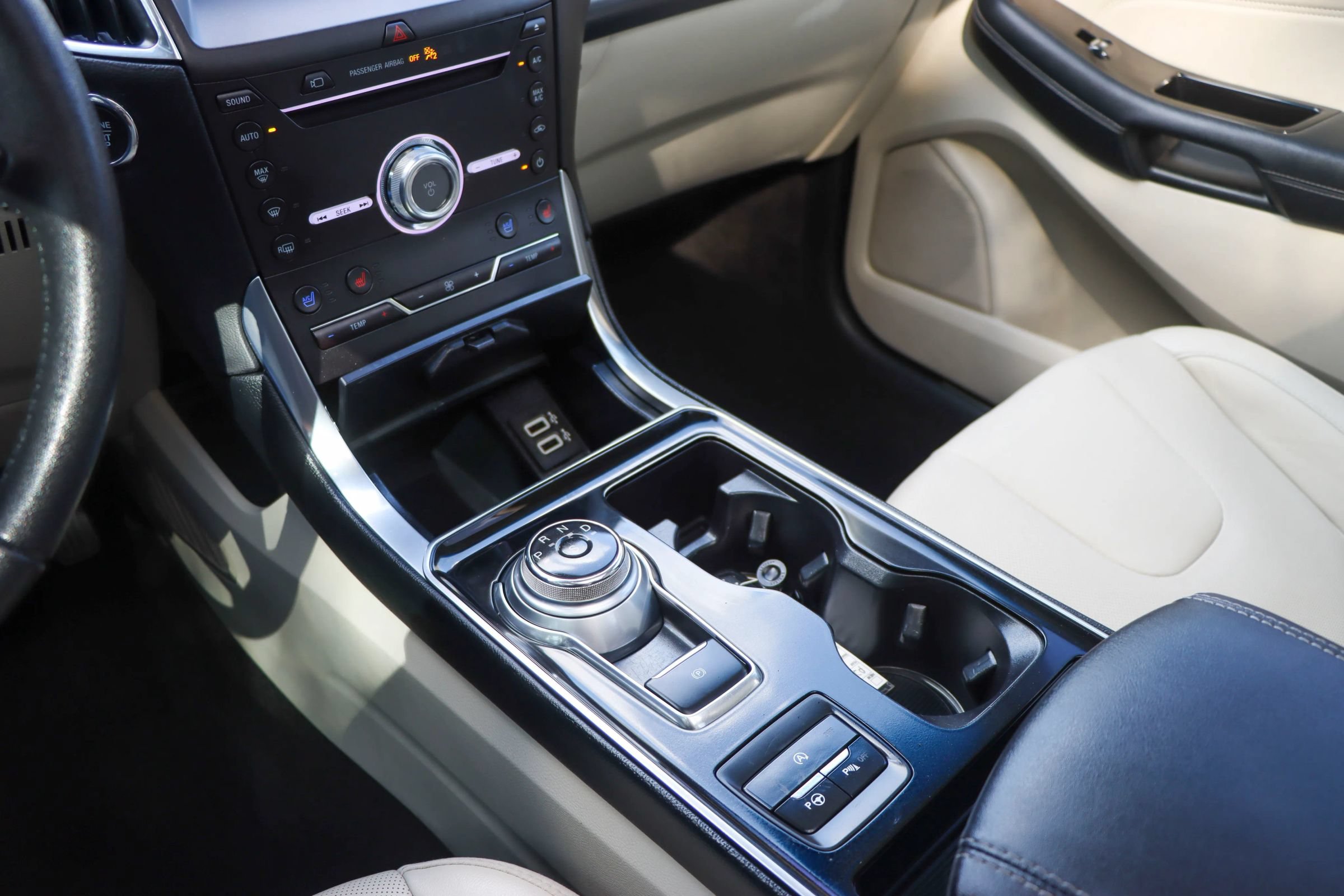 Used 2019 Ford Edge Titanium w/ Equipment Group 301A FWD image 41