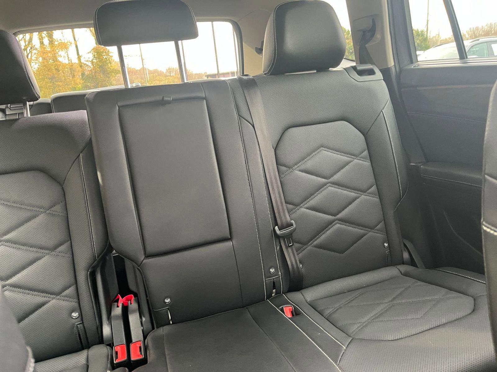 Used 2025 Volkswagen Atlas SE image 33