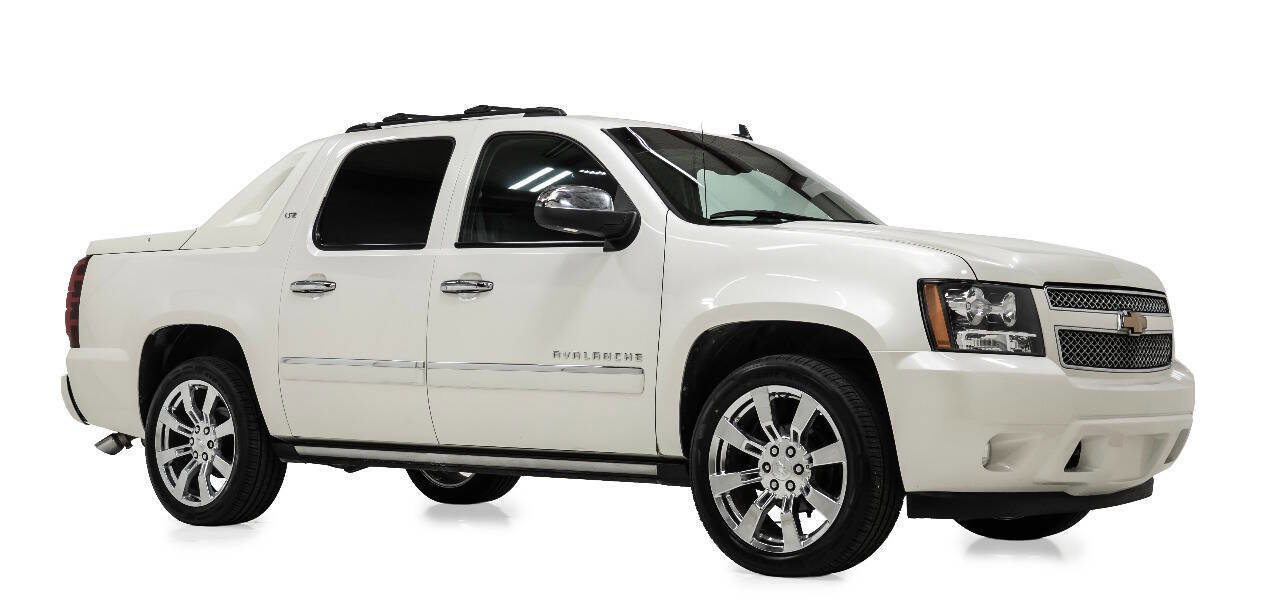 Used 2012 Chevrolet Avalanche LTZ image 1