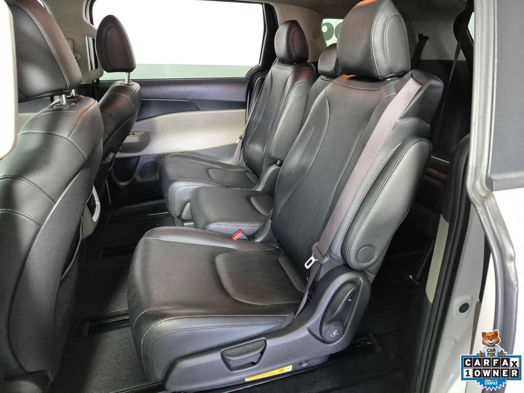 Used 2025 Kia Carnival FWD image 25
