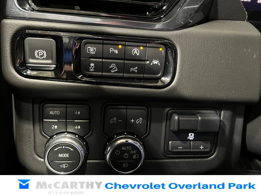 Used 2025 GMC Yukon AT4 w/ AT4 Premium Plus Package AWD/4WD image 16