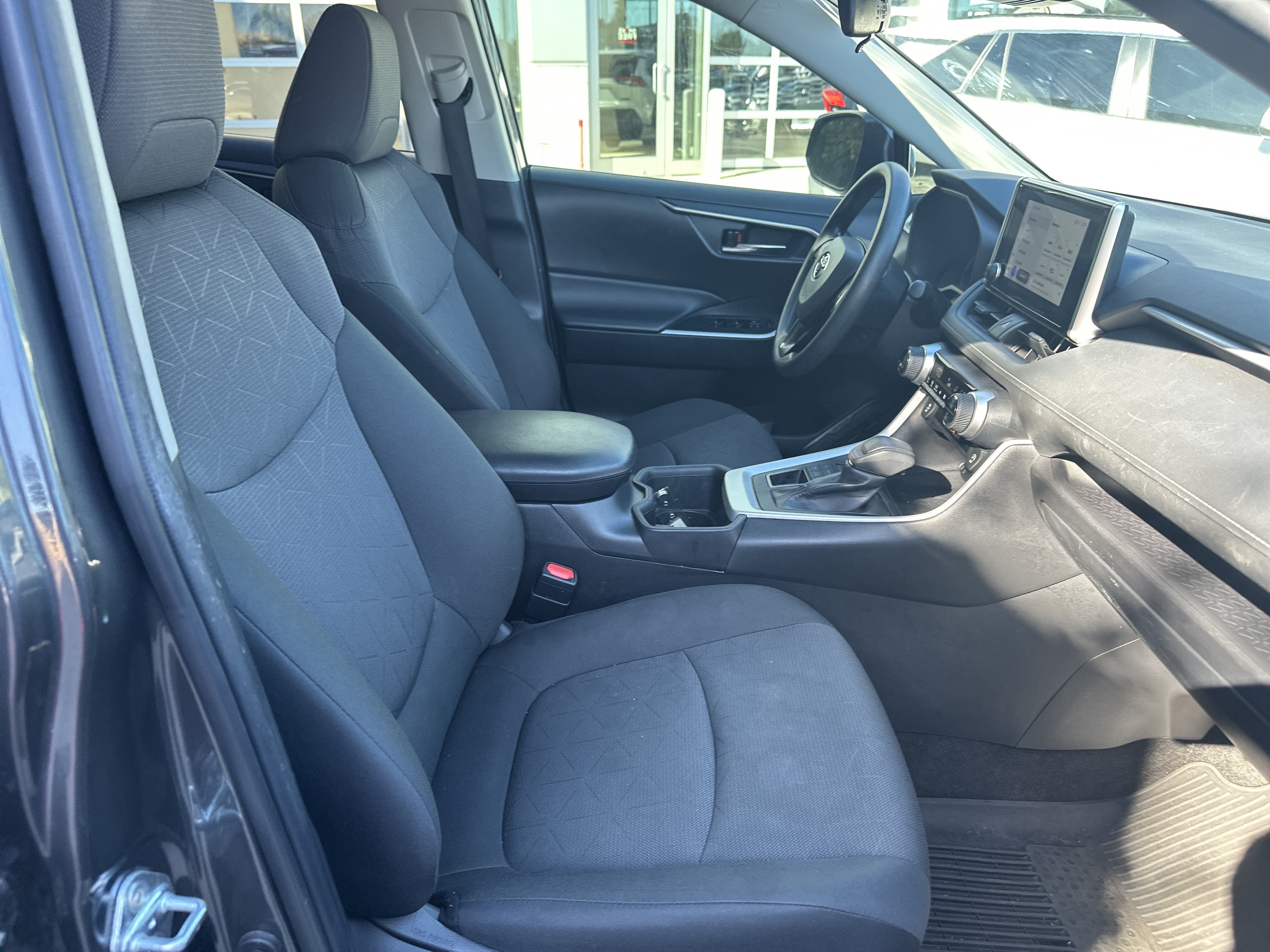 Used 2024 Toyota RAV4 XLE AWD/4WD image 29
