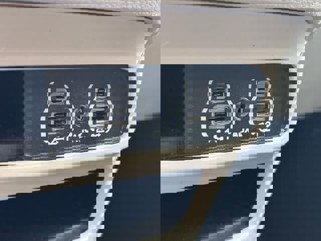 Used 2023 Chrysler Pacifica Touring-L image 21