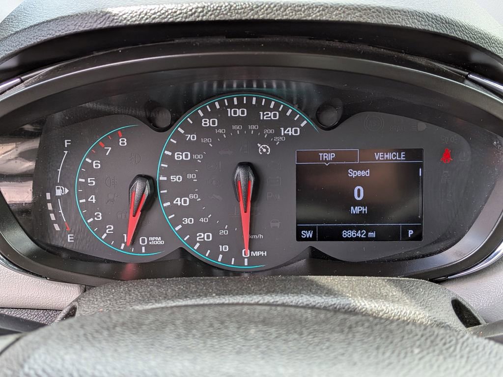 Used 2019 Chevrolet Trax LT w/ Sun & Sound Package FWD image 16