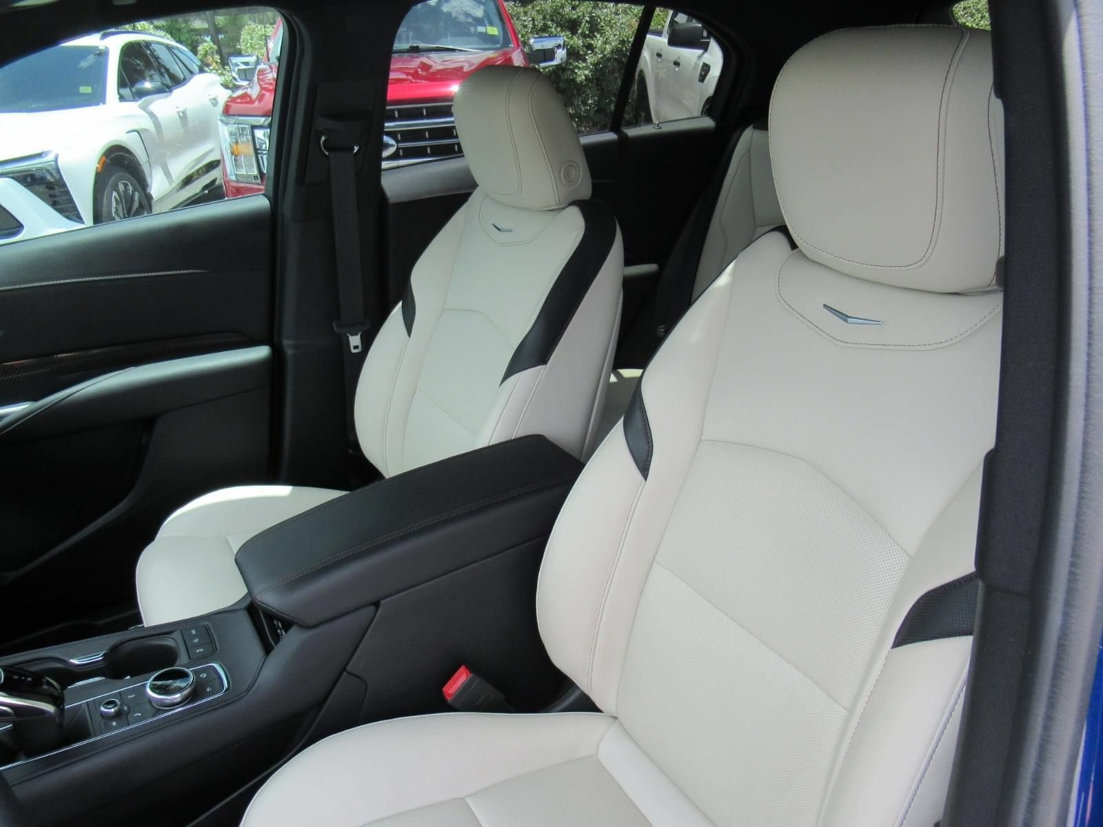 Used 2022 Cadillac XT4 Sport w/ Comfort Package FWD image 17
