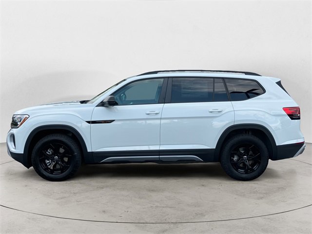 New 2025 Volkswagen Atlas Peak Edition SE image 3
