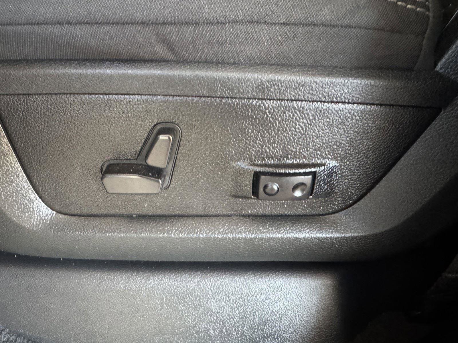 Used 2025 RAM 3500 Big Horn image 26