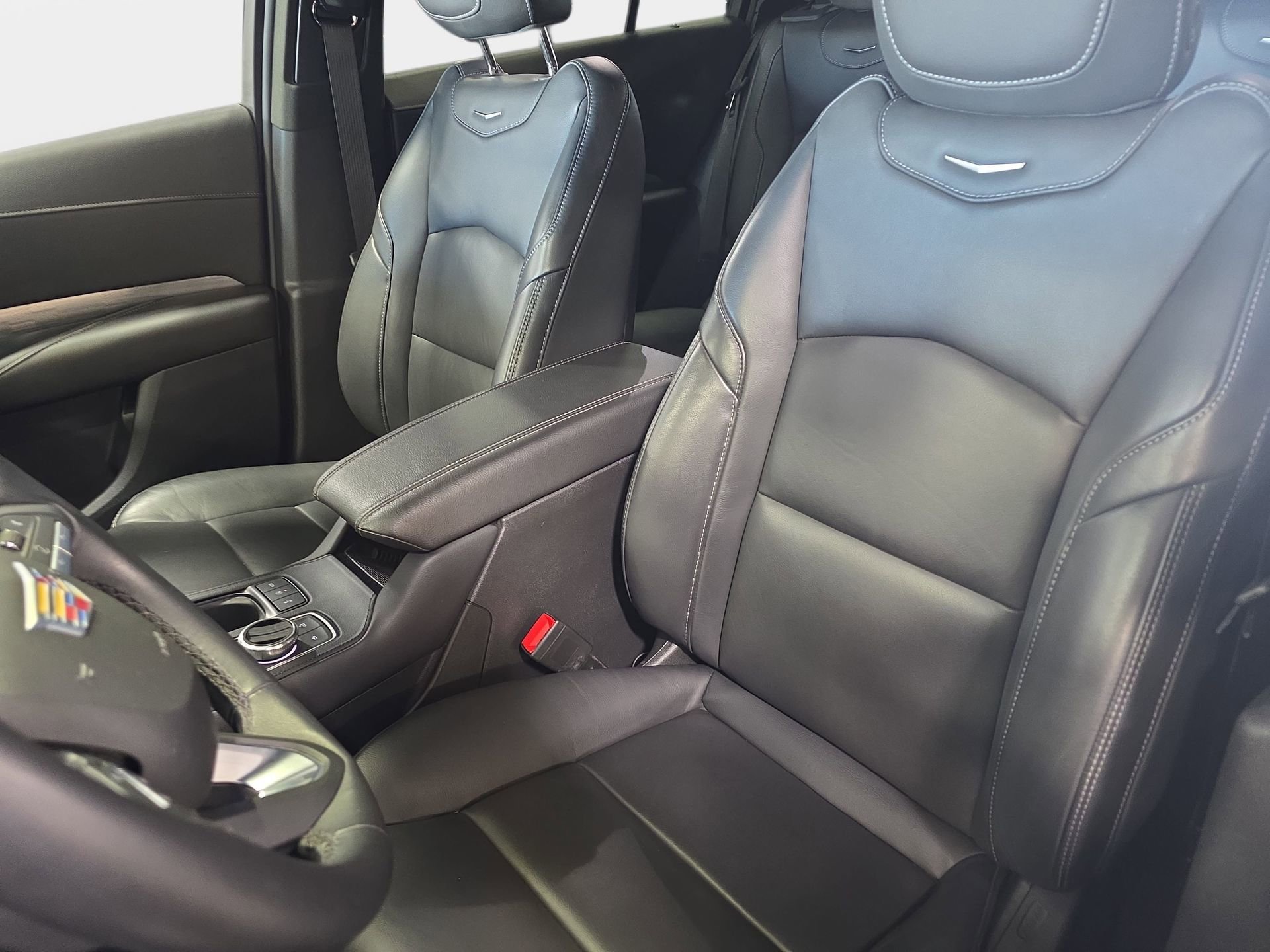 Used 2025 Cadillac XT4 Premium Luxury FWD image 15