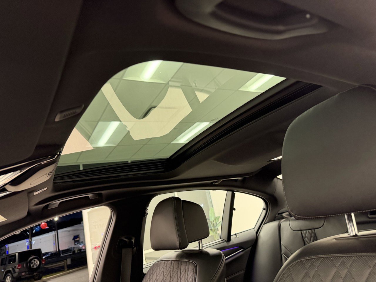 Used 2023 BMW 530i xDrive w/ Executive Package image 39