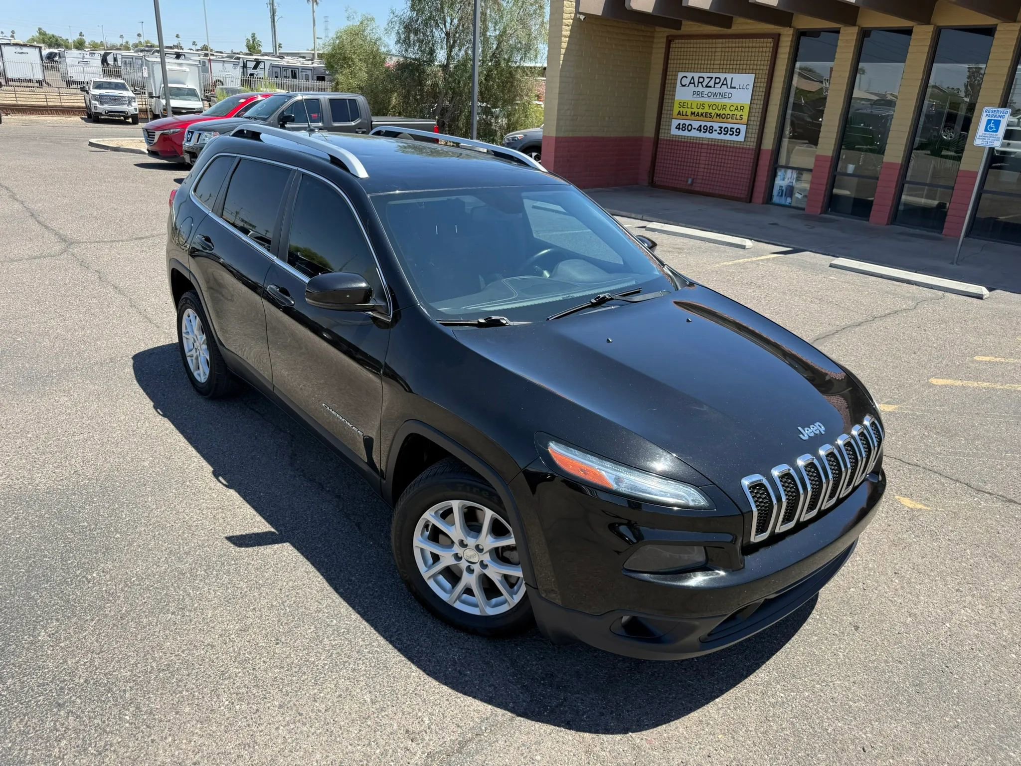 Used 2017 Jeep Cherokee Latitude w/ Safety/Convenience Group FWD image 2