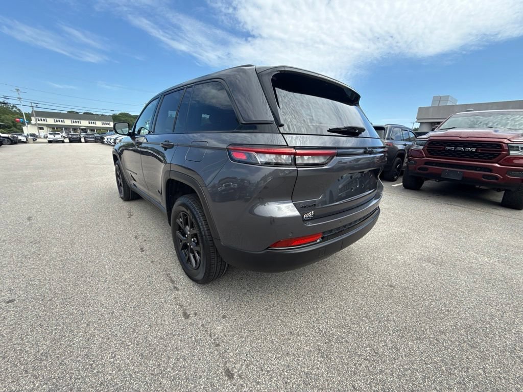 Certified 2024 Jeep Grand Cherokee Altitude AWD/4WD image 3