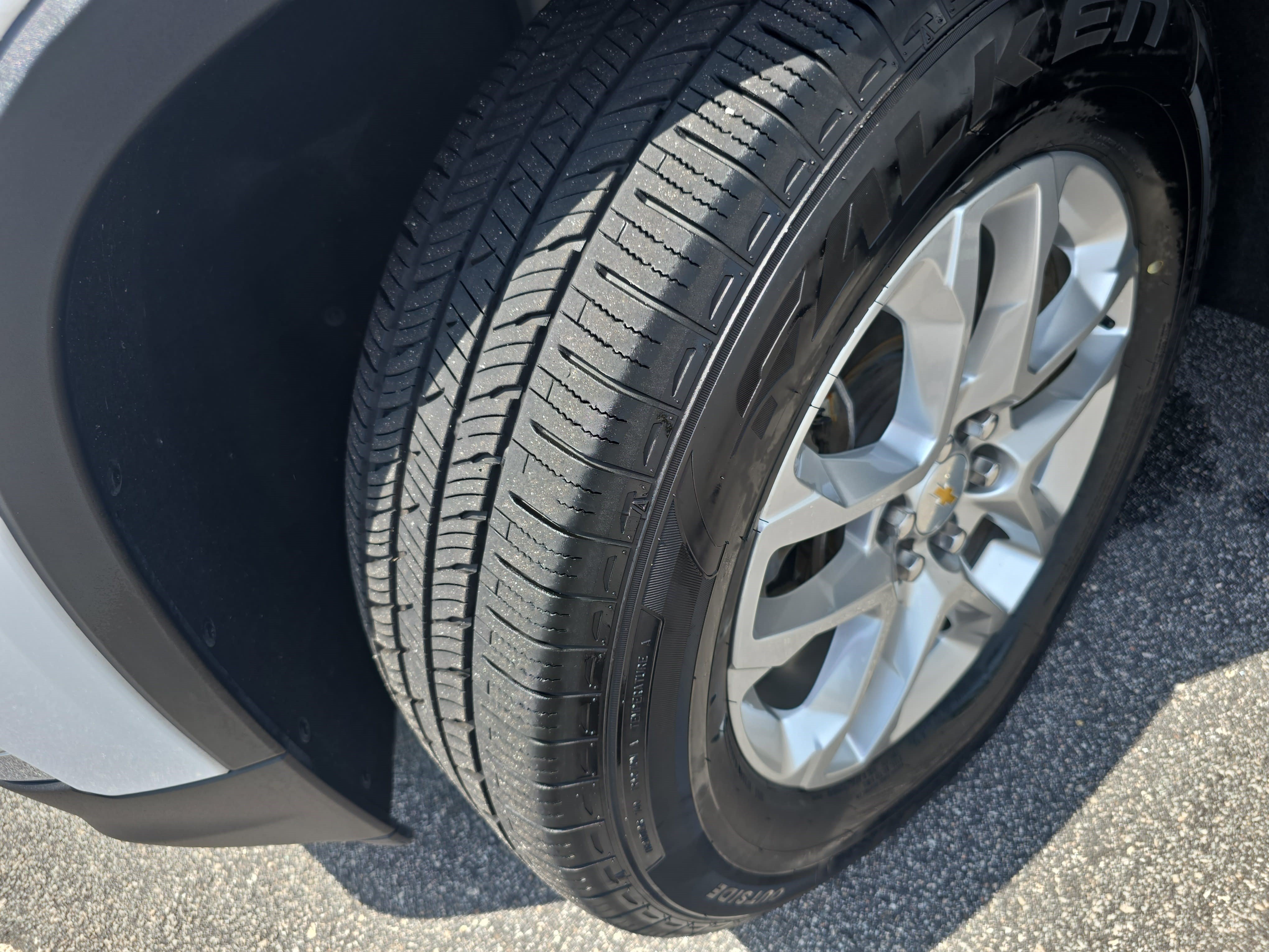 Used 2023 Chevrolet Traverse LS AWD/4WD image 30