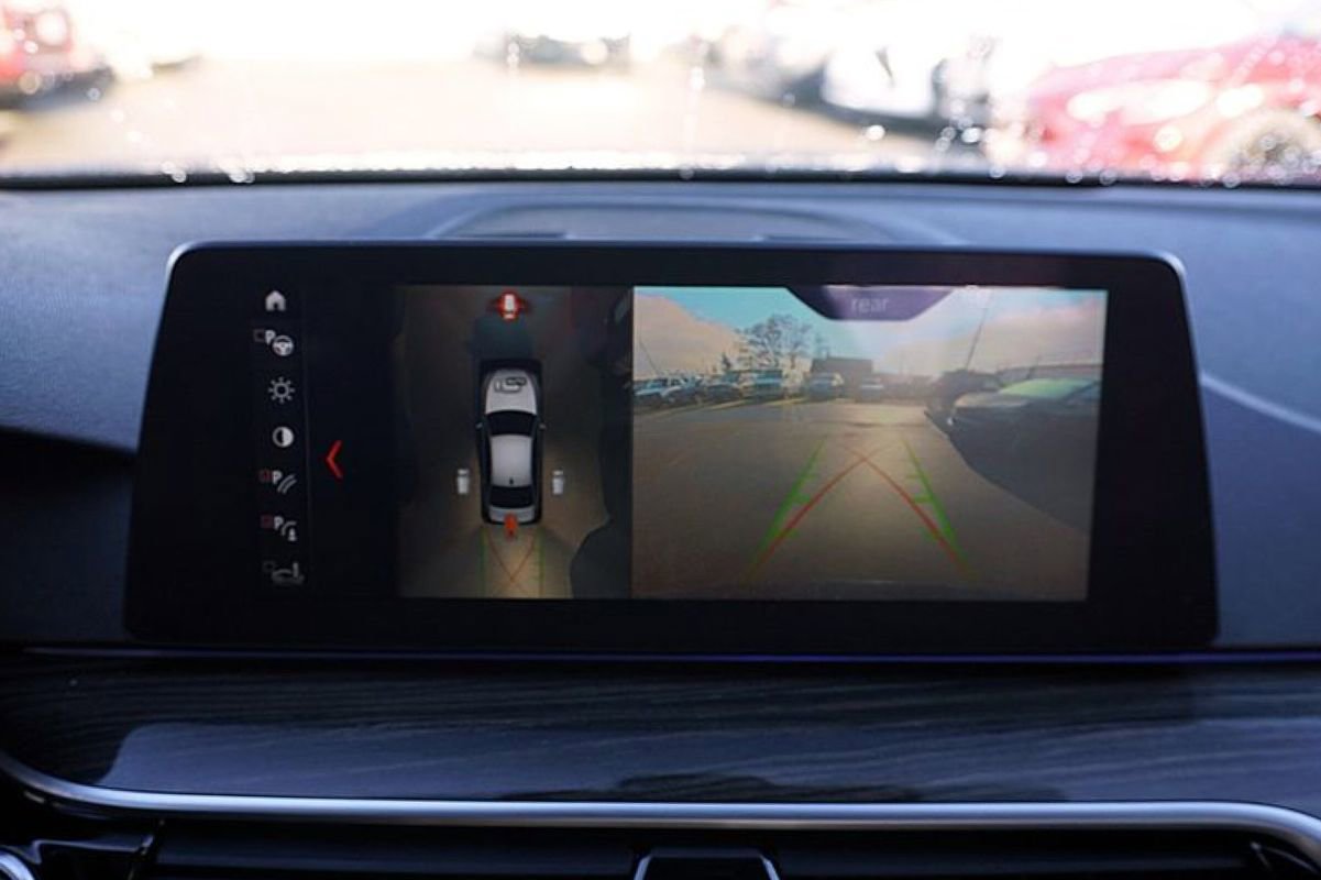 Used 2018 BMW 530e xDrive image 30