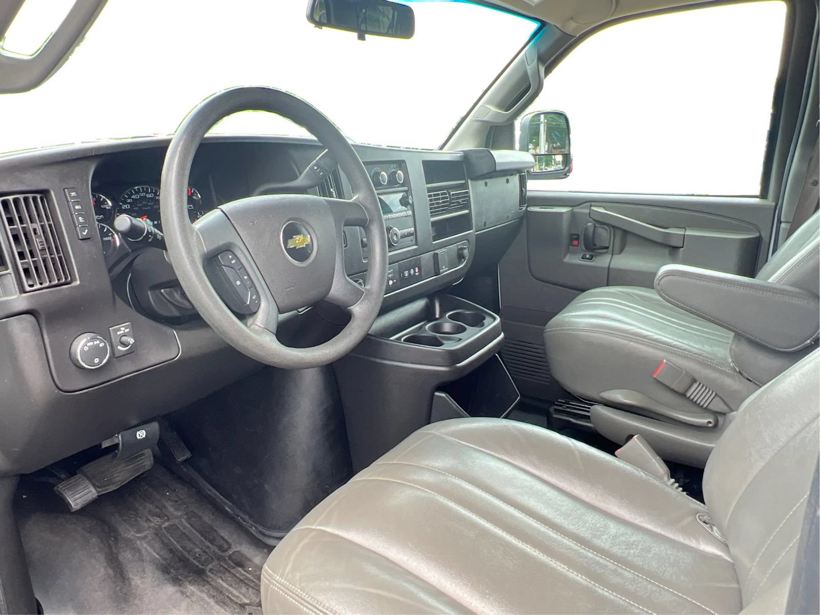 Used 2022 Chevrolet Express 3500 LS RWD image 16