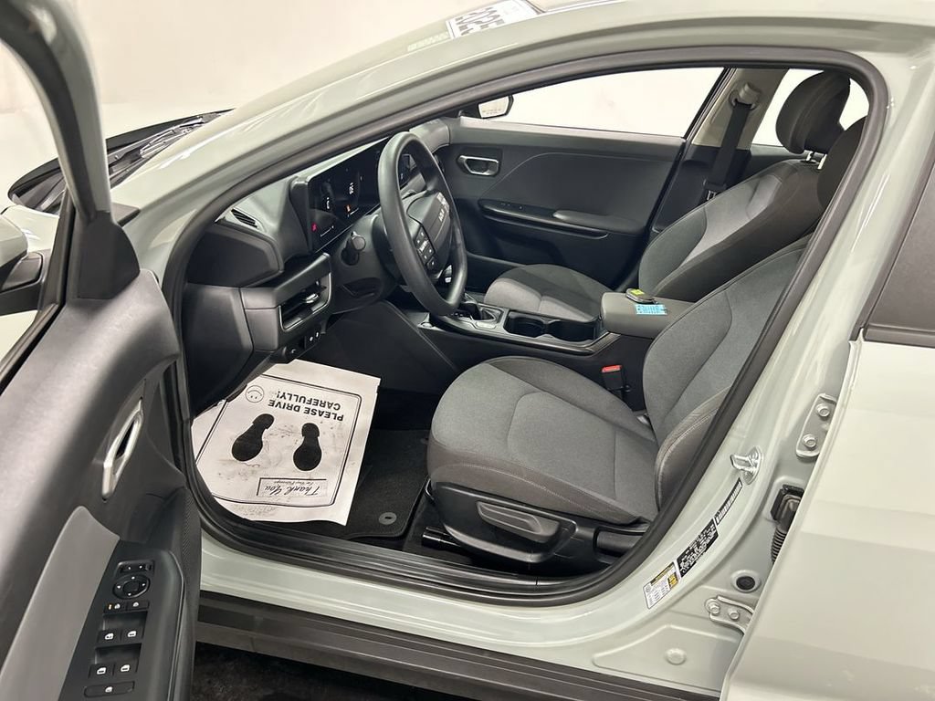 Used 2025 Kia K4 FWD image 9