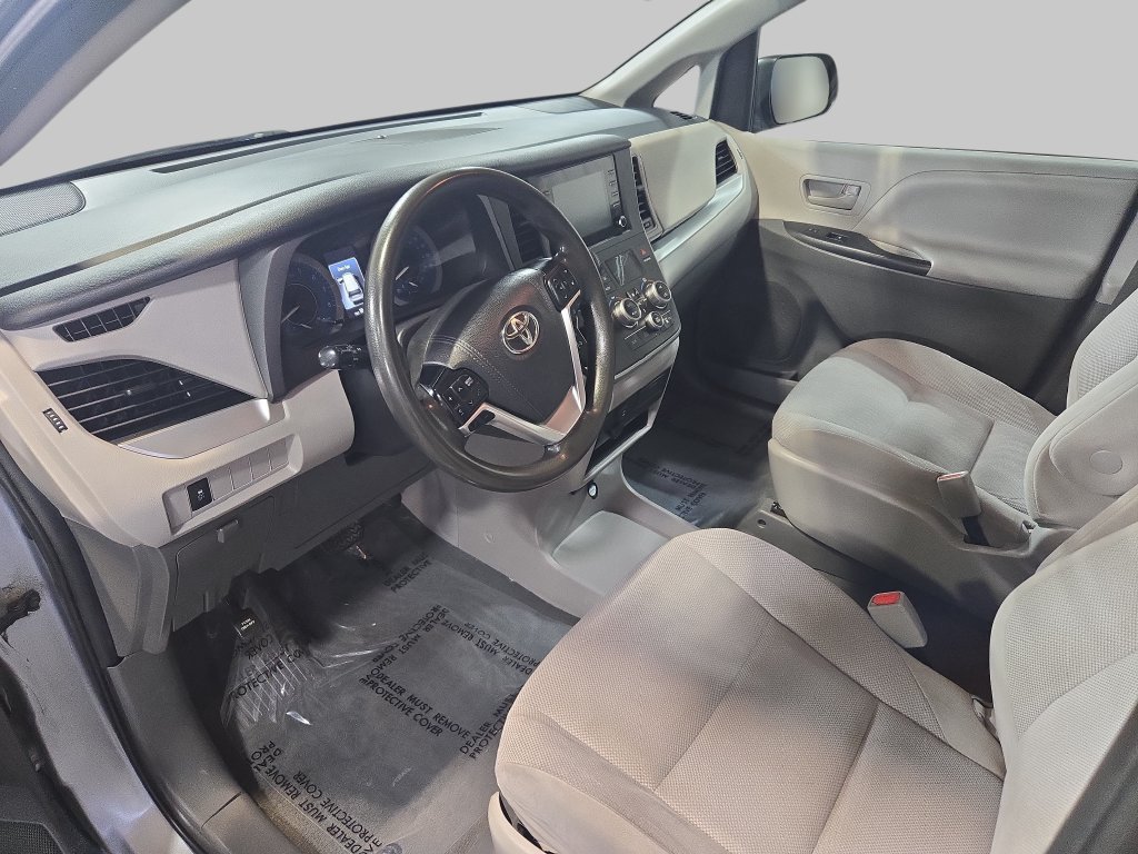 Used 2020 Toyota Sienna L FWD image 20