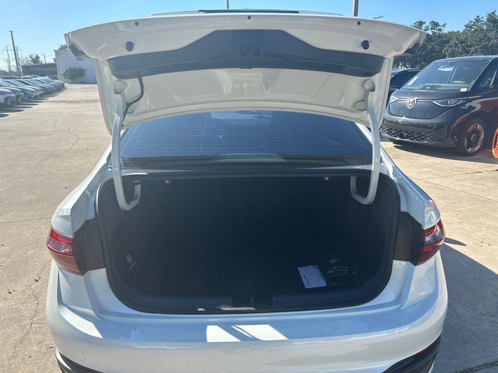 Used 2023 Volkswagen Jetta SE image 51