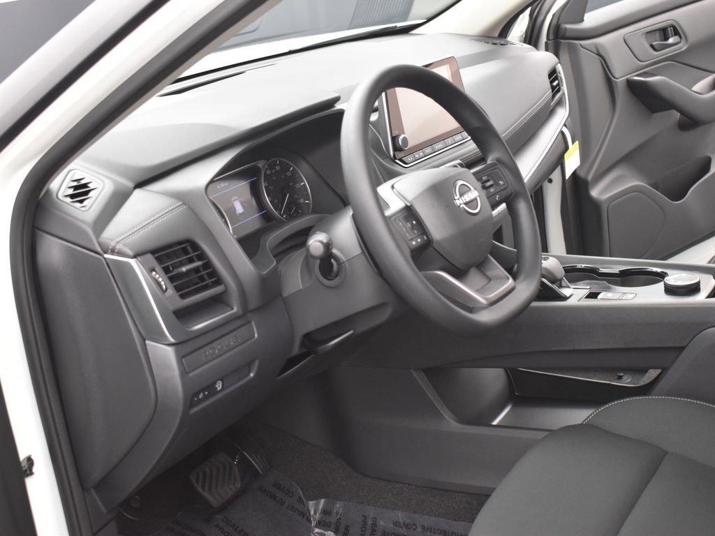 New 2026 Nissan Rogue S image 7