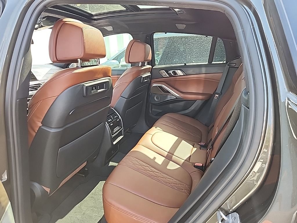 Used 2021 BMW X6 M50i w/ Executive Package image 3