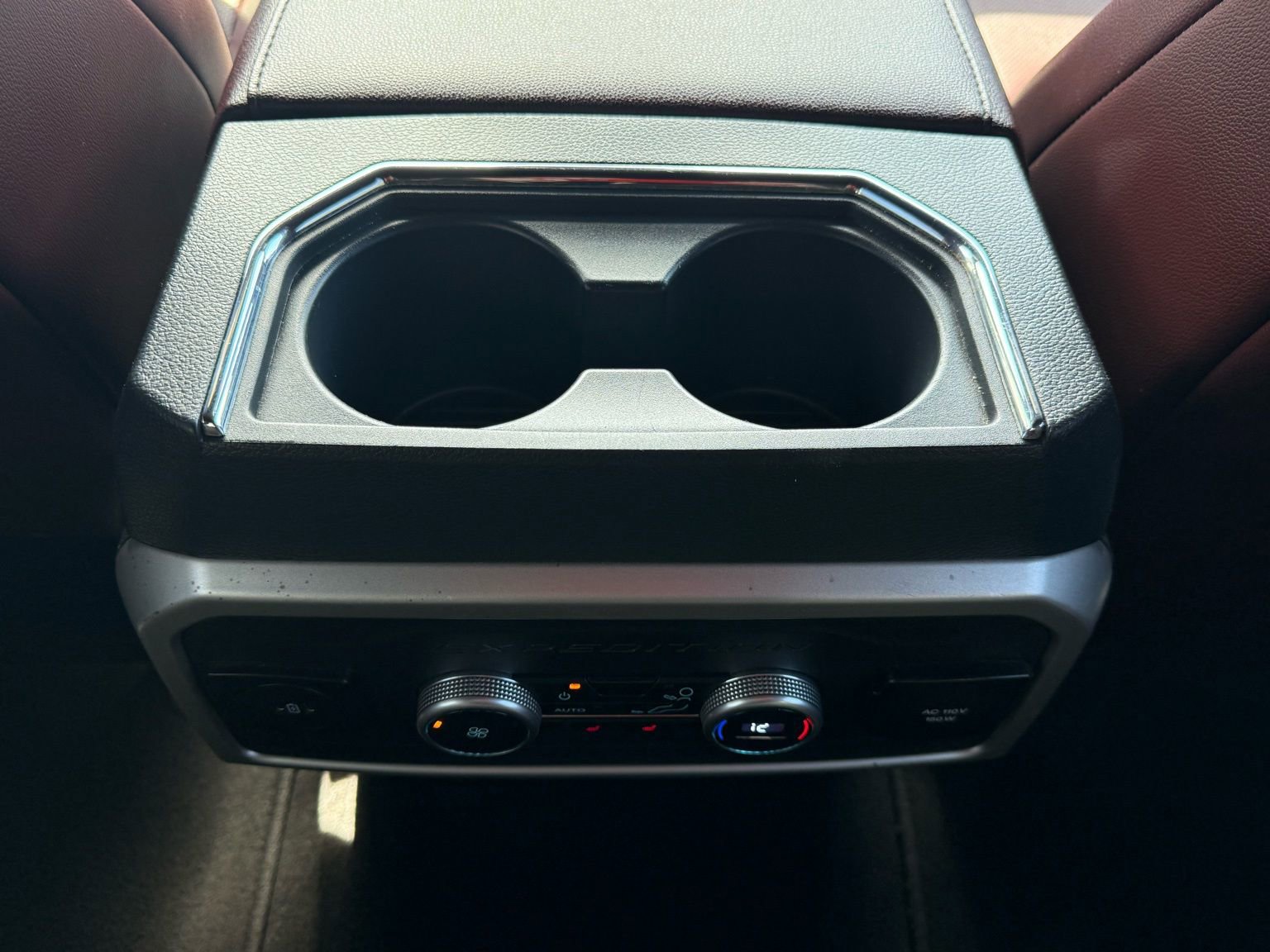 Used 2024 Ford Expedition Limited image 26