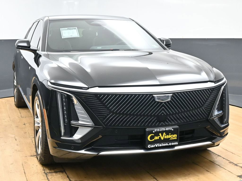 Used 2024 Cadillac Lyriq Tech RWD image 3