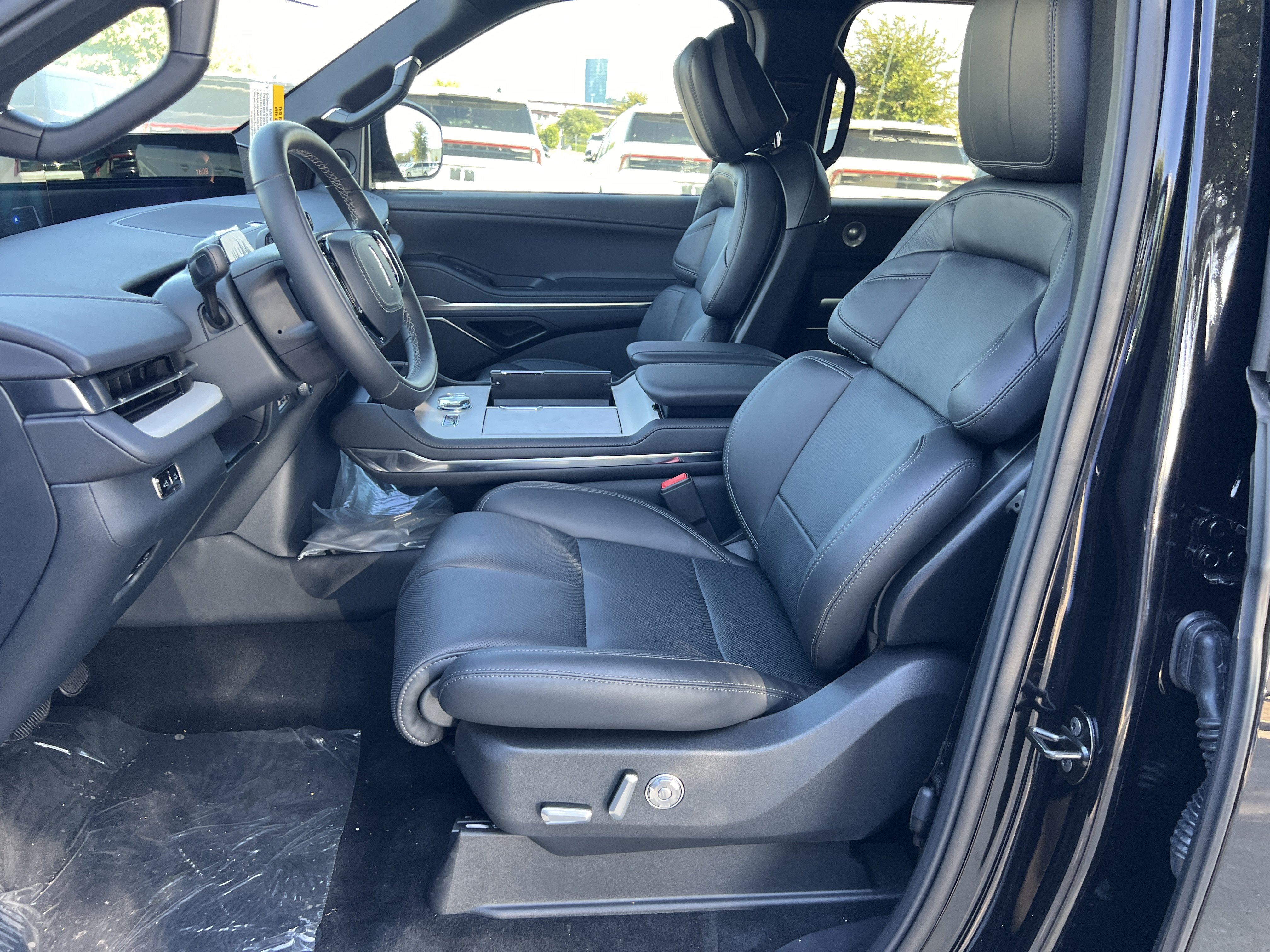 New 2027 Lincoln Navigator L Reserve w/ Jet Appearance Package AWD/4WD image 14