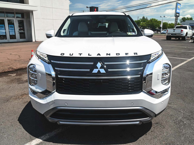 New 2025 Mitsubishi Outlander SE image 2
