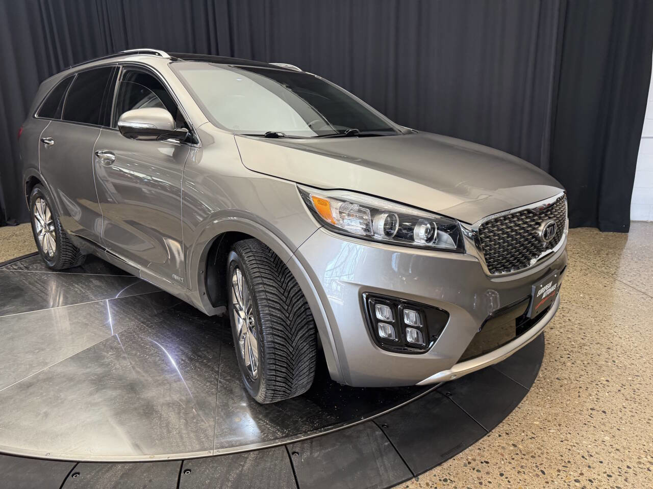 Used 2017 Kia Sorento SX image 4