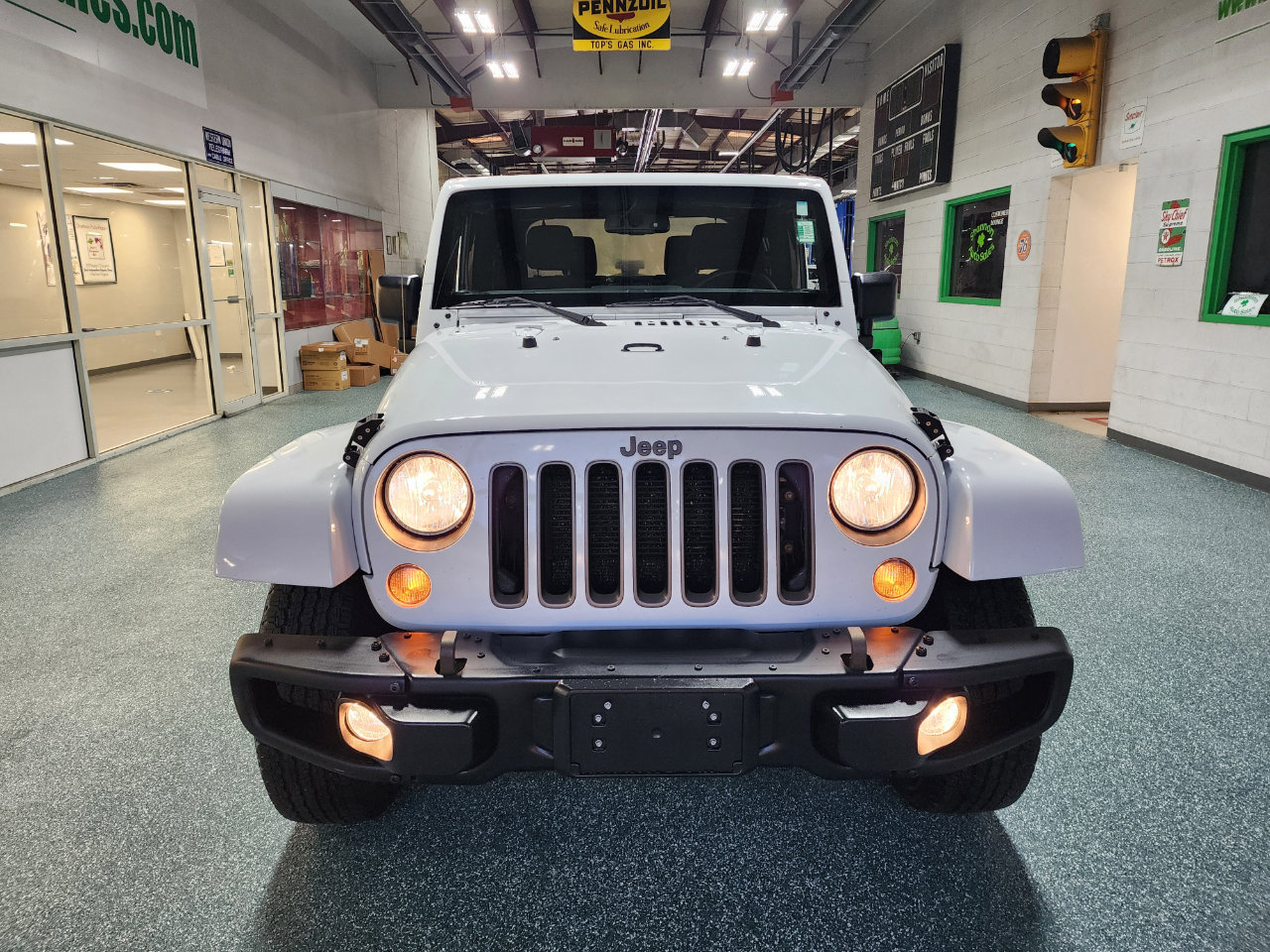 Used 2018 Jeep Wrangler Sport image 3