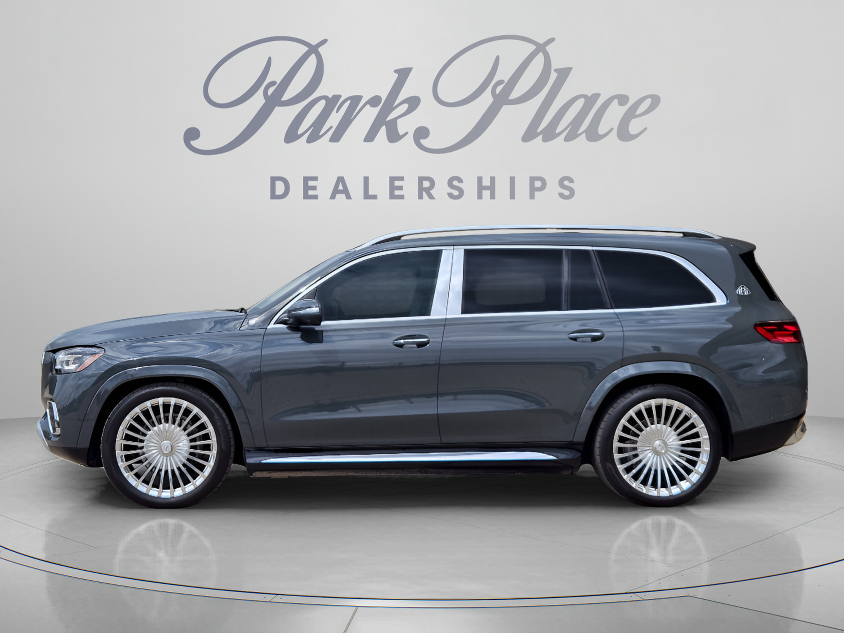 Used 2025 Mercedes-Benz Maybach GLS 600 4MATIC image 2