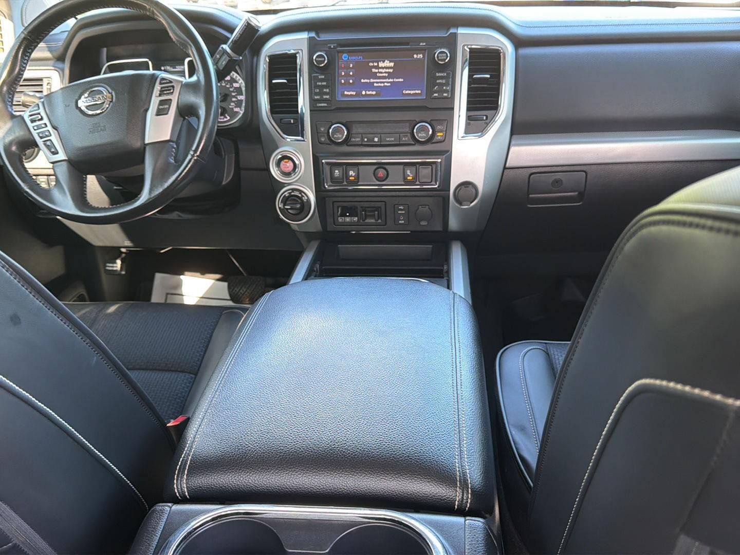 Used 2017 Nissan Titan PRO-4X AWD/4WD image 36