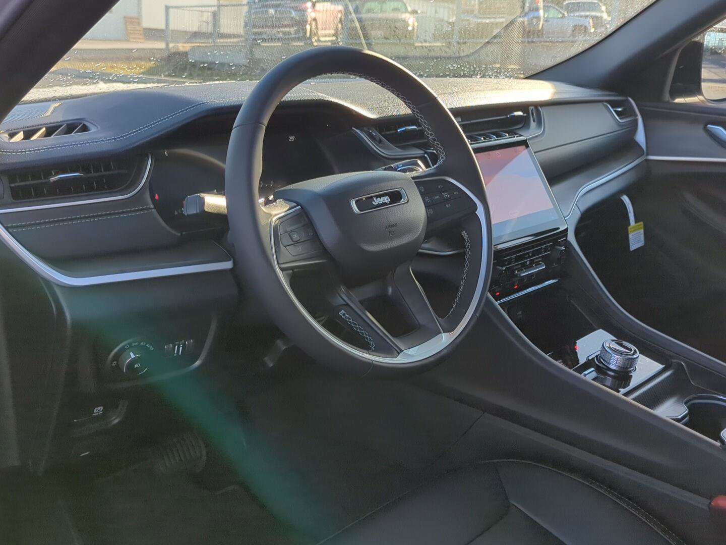 New 2025 Jeep Grand Cherokee Limited image 11