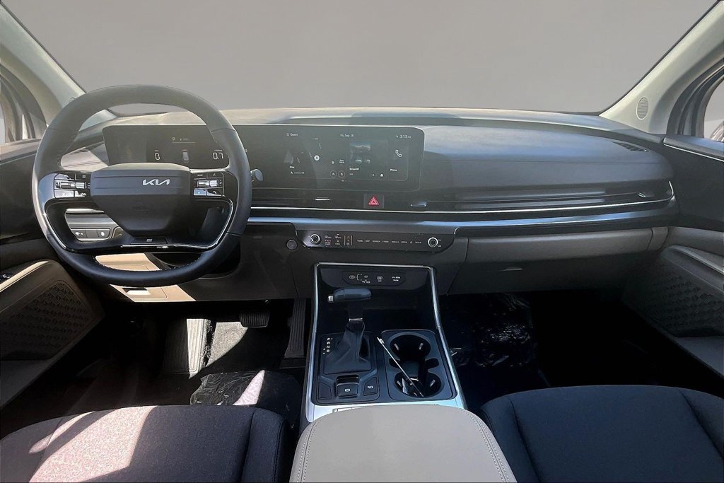 New 2027 Kia Carnival LX FWD image 5
