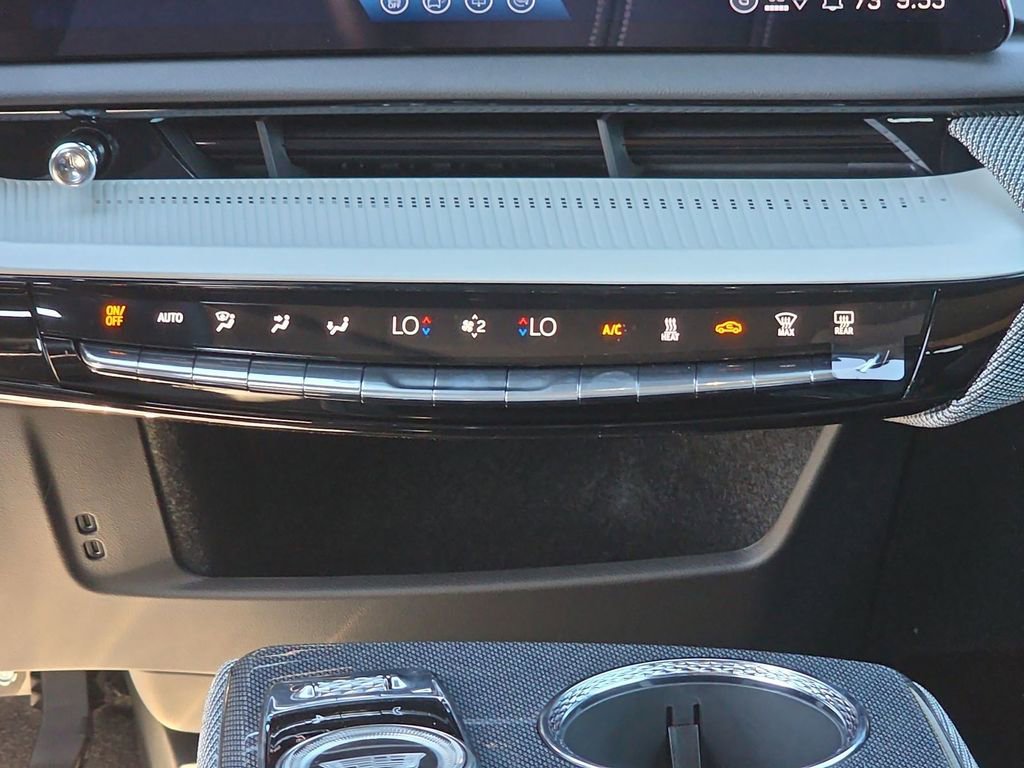 New 2026 Cadillac Optiq Luxury 1 image 23