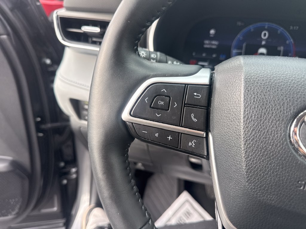Used 2023 Toyota Highlander Limited AWD/4WD image 37