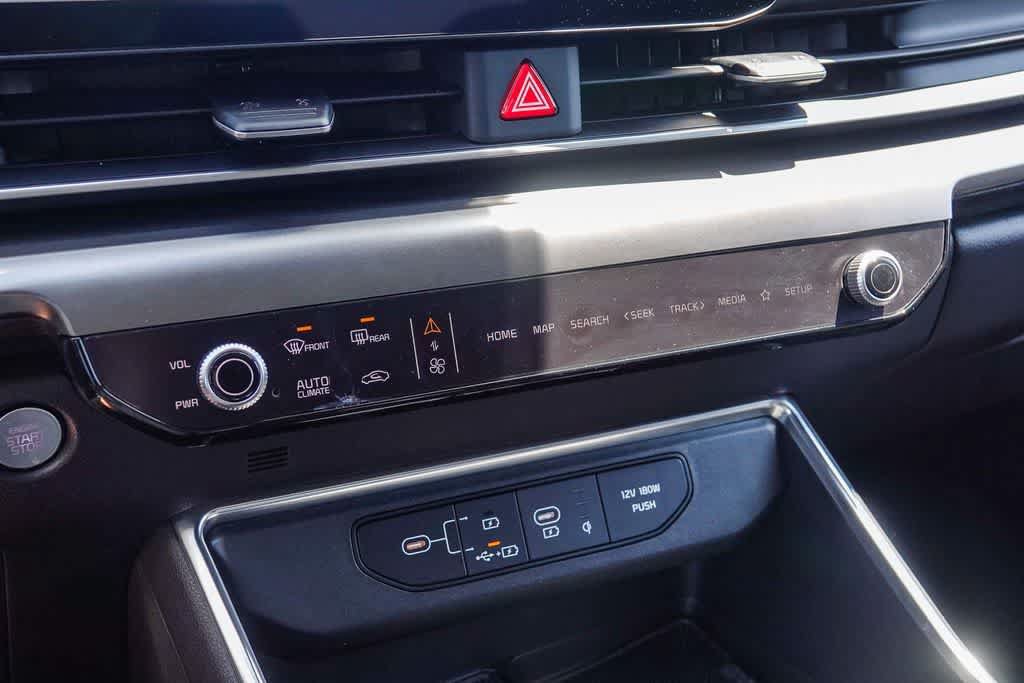 Certified 2025 Kia Carnival SX w/ SX Dark Edition Package FWD image 21